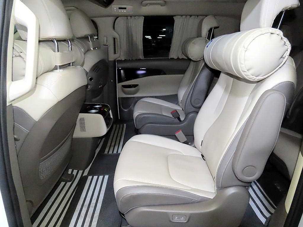 KIA Carnival - Vista 7