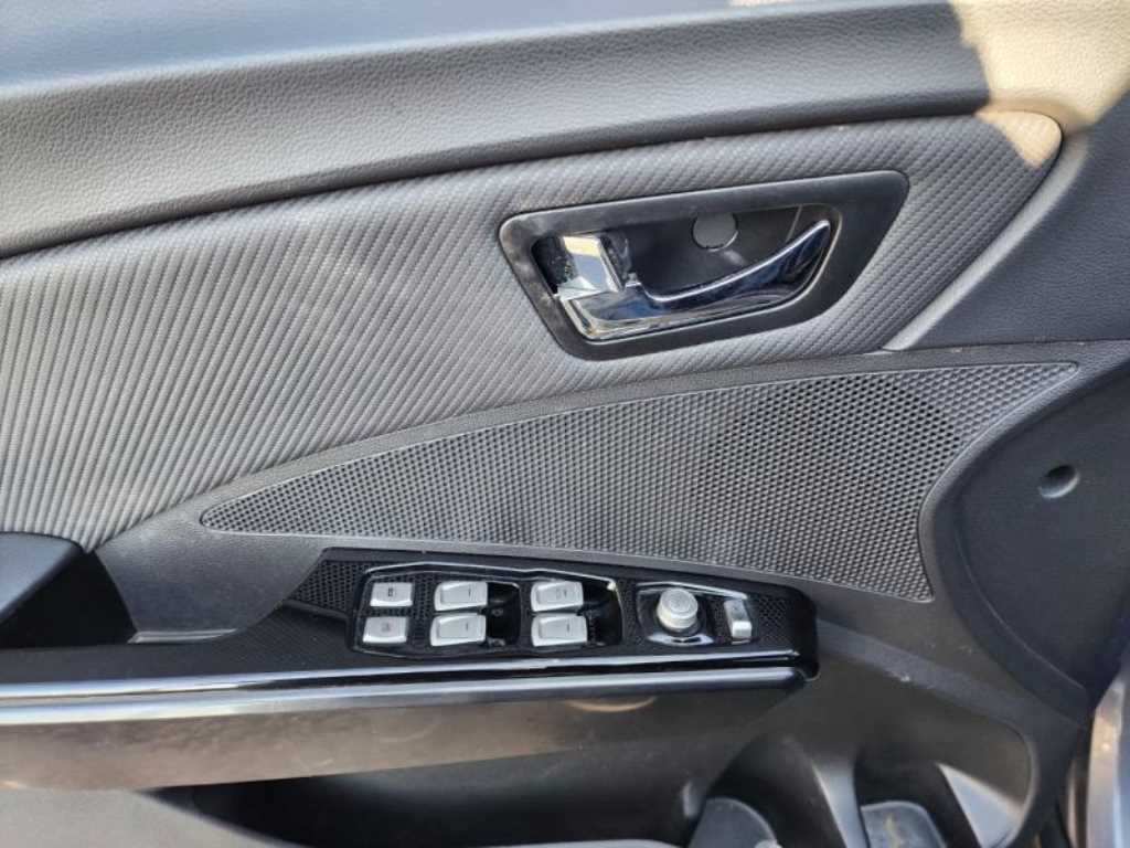 Ssangyong Tivoli - Vista 11