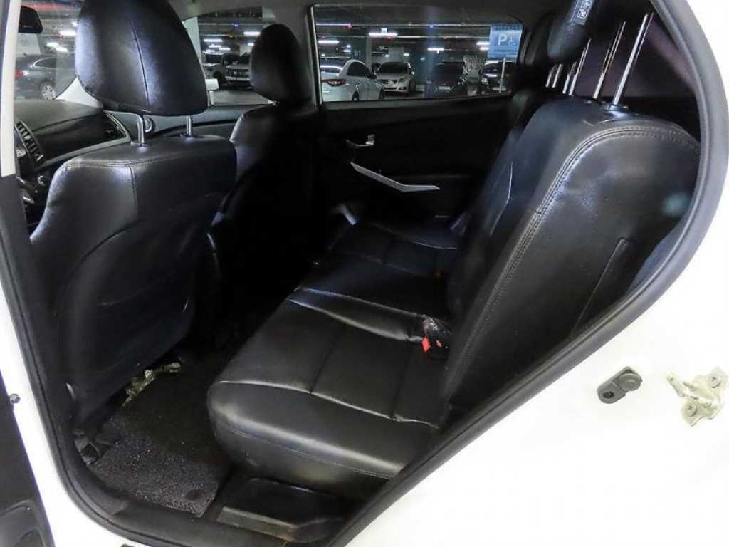 Ssangyong Korando - Vista 7