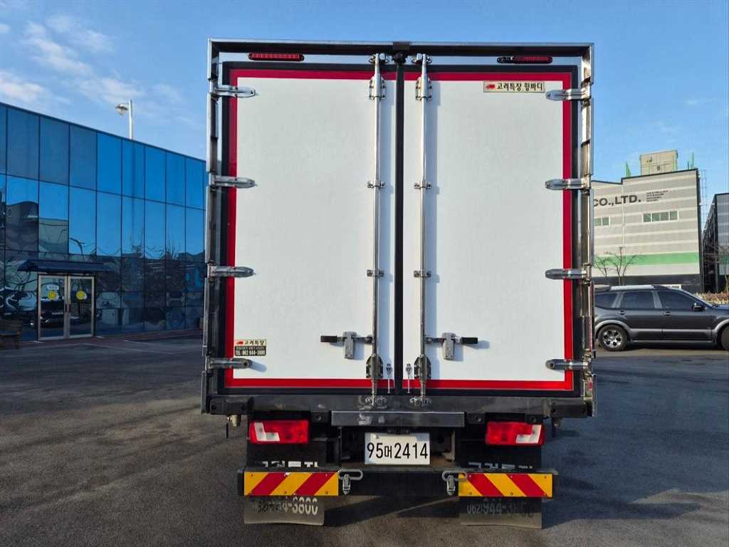medium and large cargo truck - Vista 7