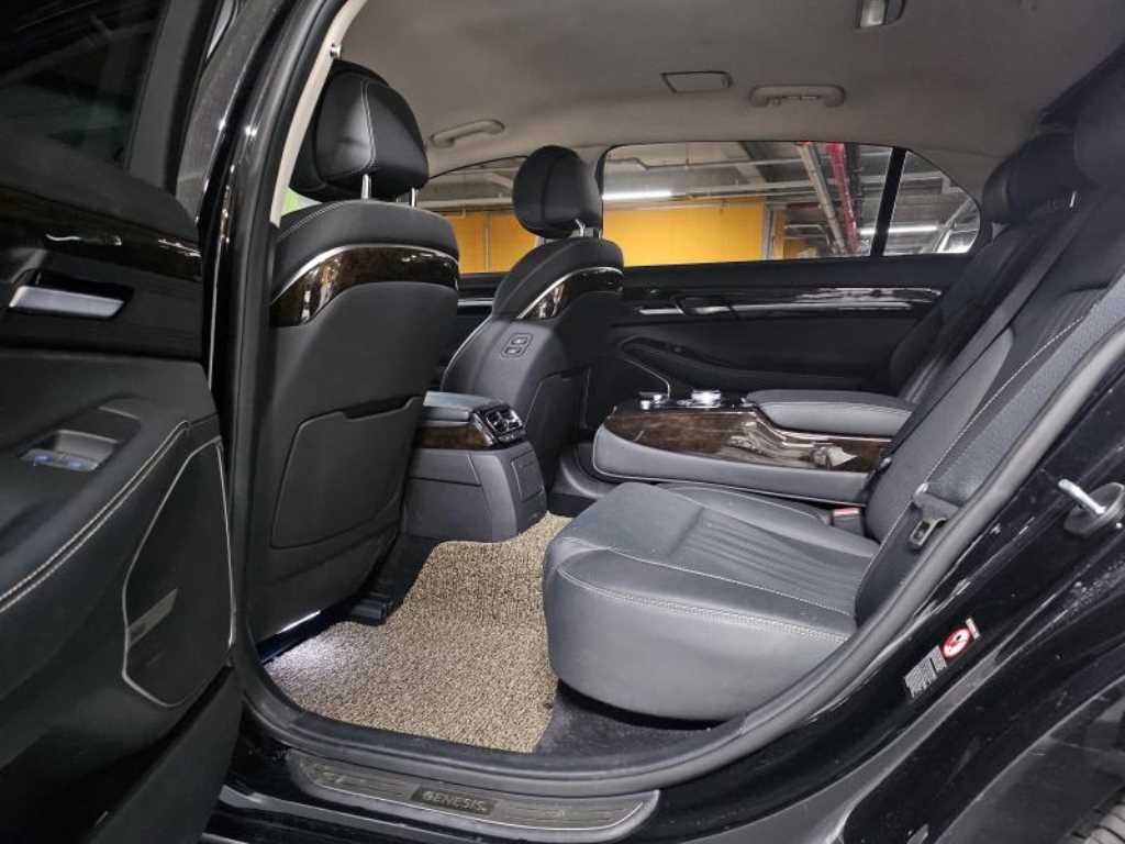 Genesis G90 - Vista 11