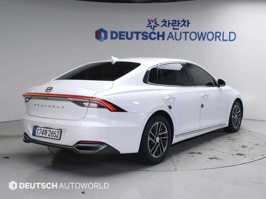 HYUNDAI Grandeur - Vista 2