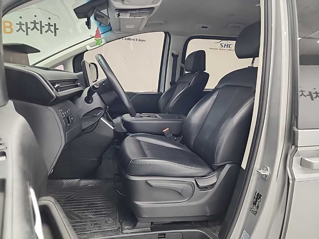 HYUNDAI Staria - Vista 11