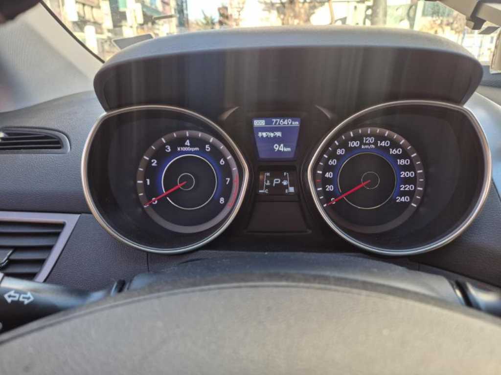 HYUNDAI Avante - Vista 6