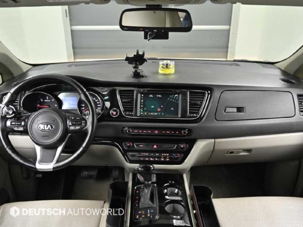 KIA Carnival - Vista 7