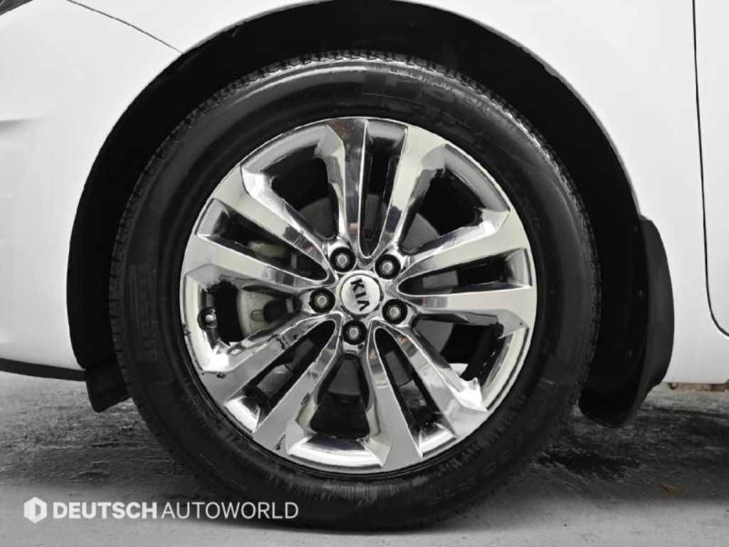 KIA Carnival - Vista 5