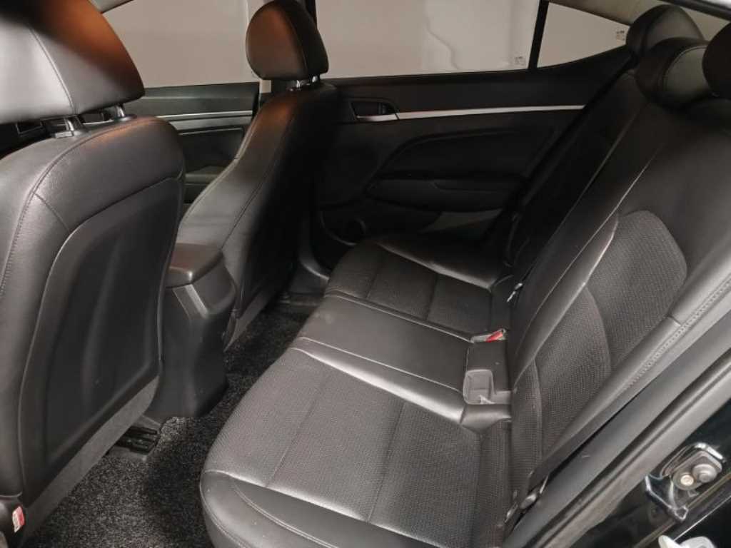 HYUNDAI Avante - Vista 8