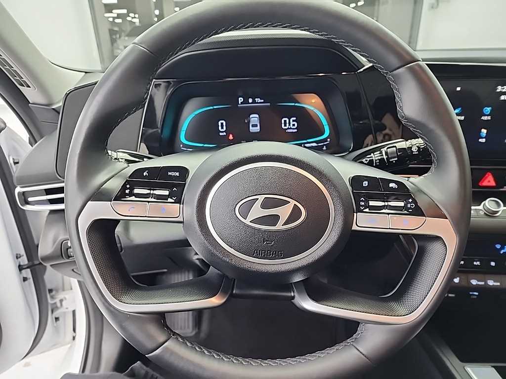 HYUNDAI Avante - Vista 9