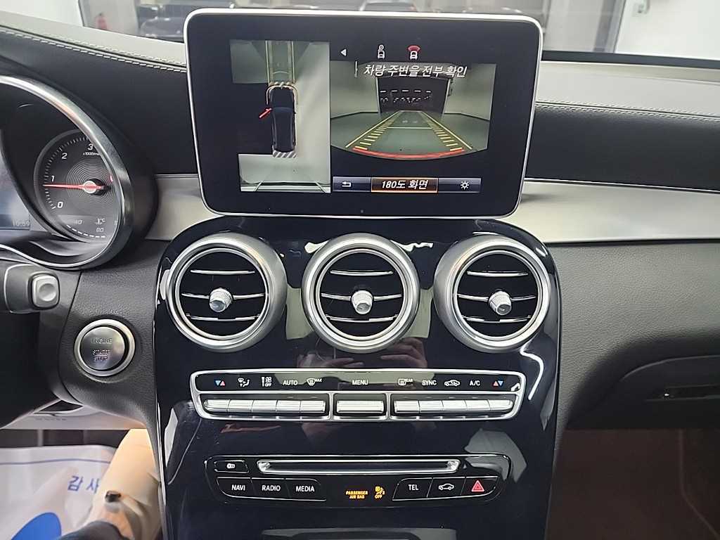 Mercedes Benz GLC Class - Vista 10