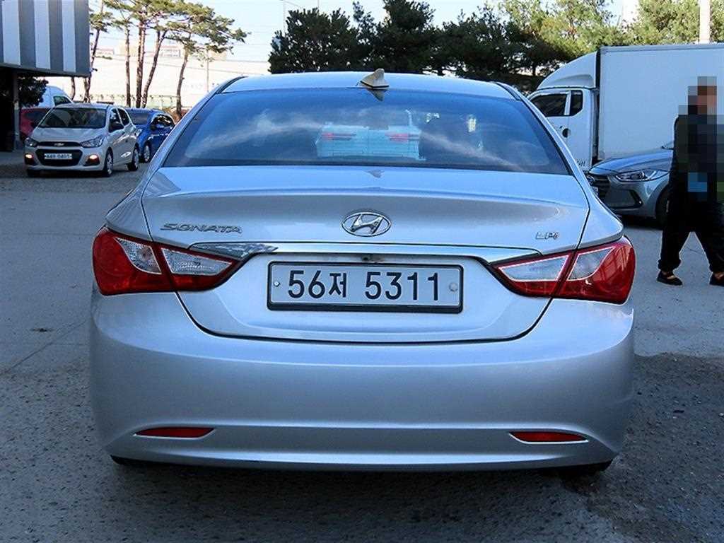 HYUNDAI Sonata - Vista 4