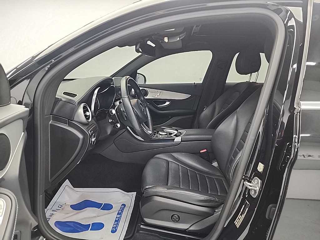 Mercedes Benz GLC Class - Vista 11