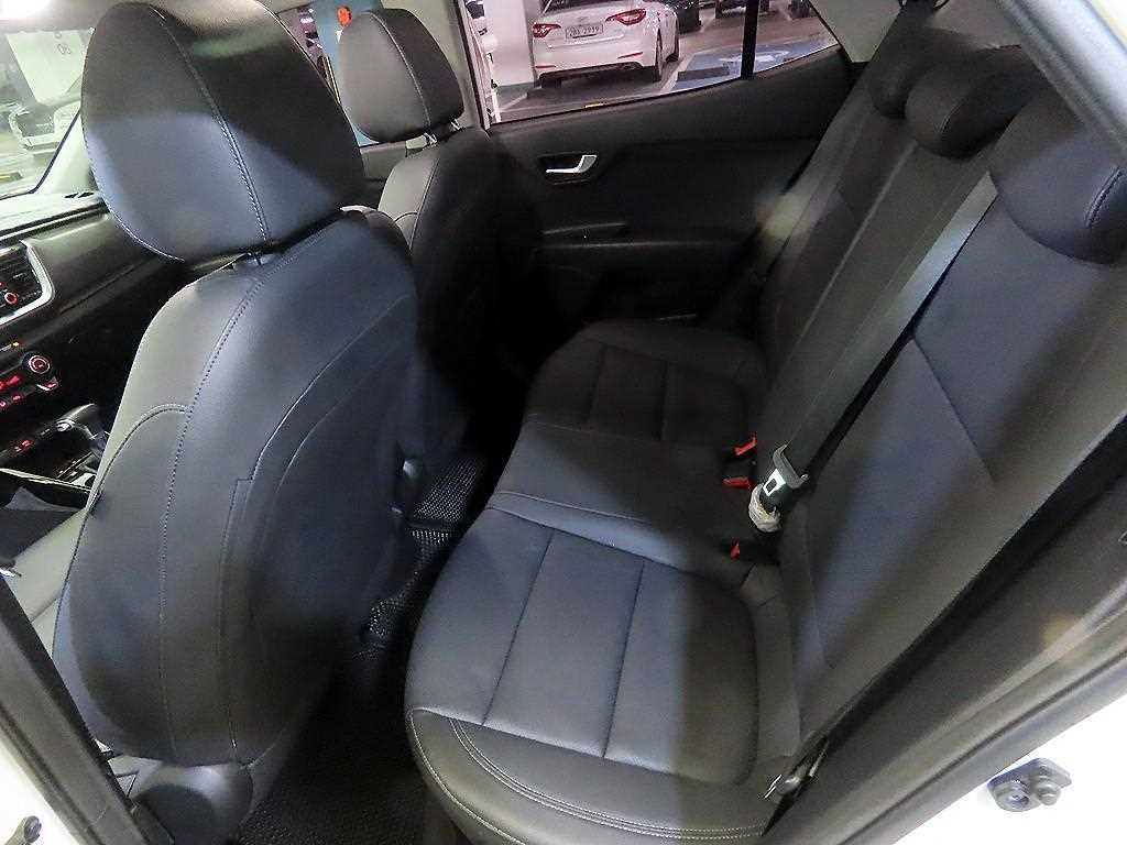 KIA Stonic - Vista 7