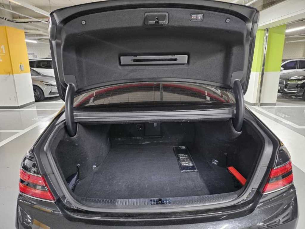 Genesis G90 - Vista 5