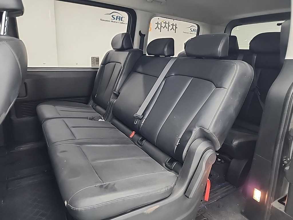 HYUNDAI Staria - Vista 12