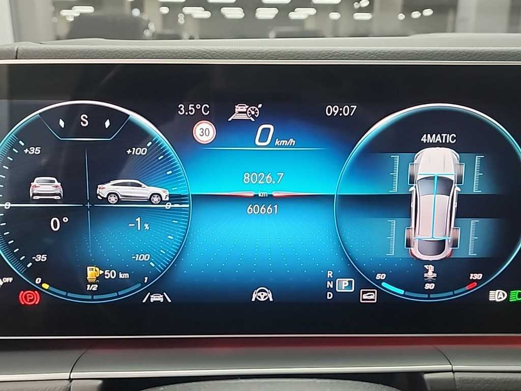 Mercedes Benz GLE Class - Vista 6