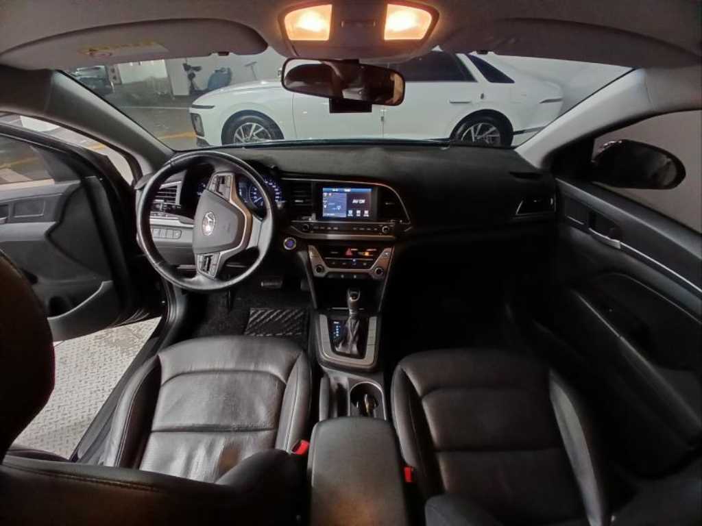 HYUNDAI Avante - Vista 6