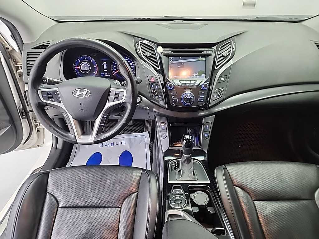 HYUNDAI i40 - Vista 7