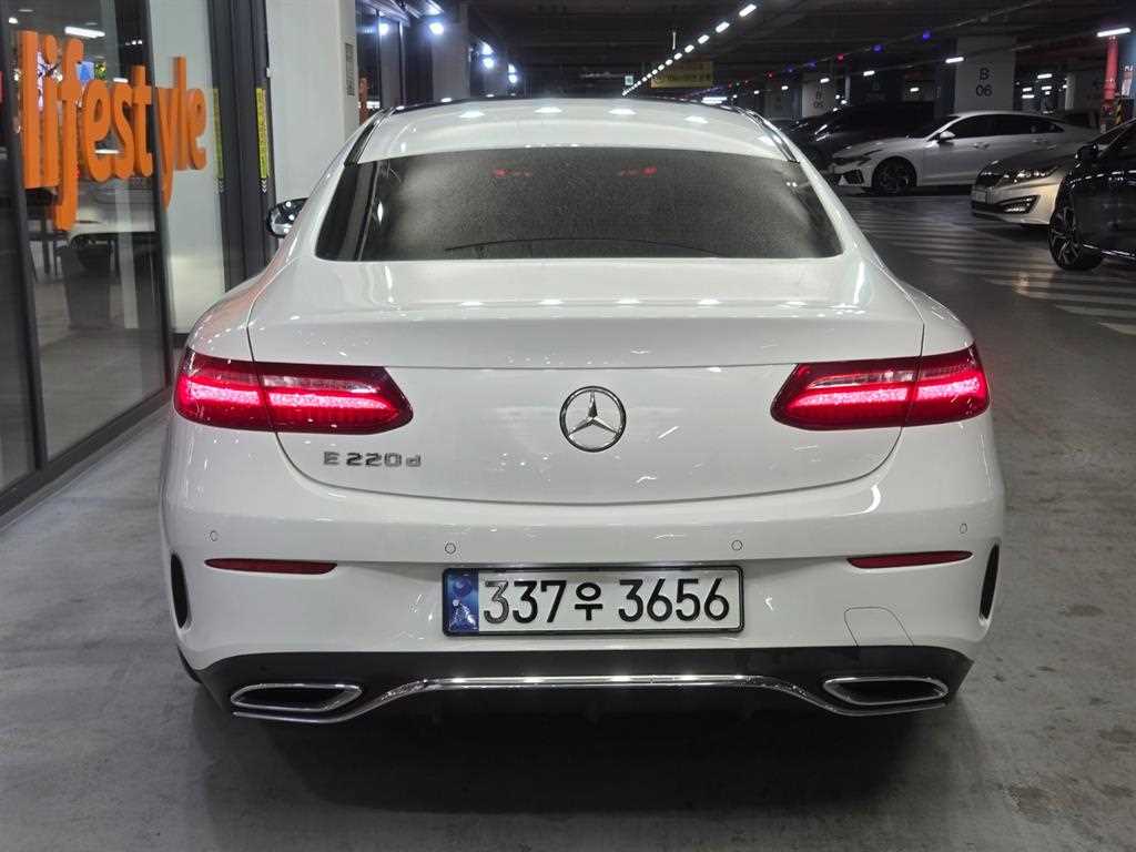 Mercedes Benz E class - Vista 5