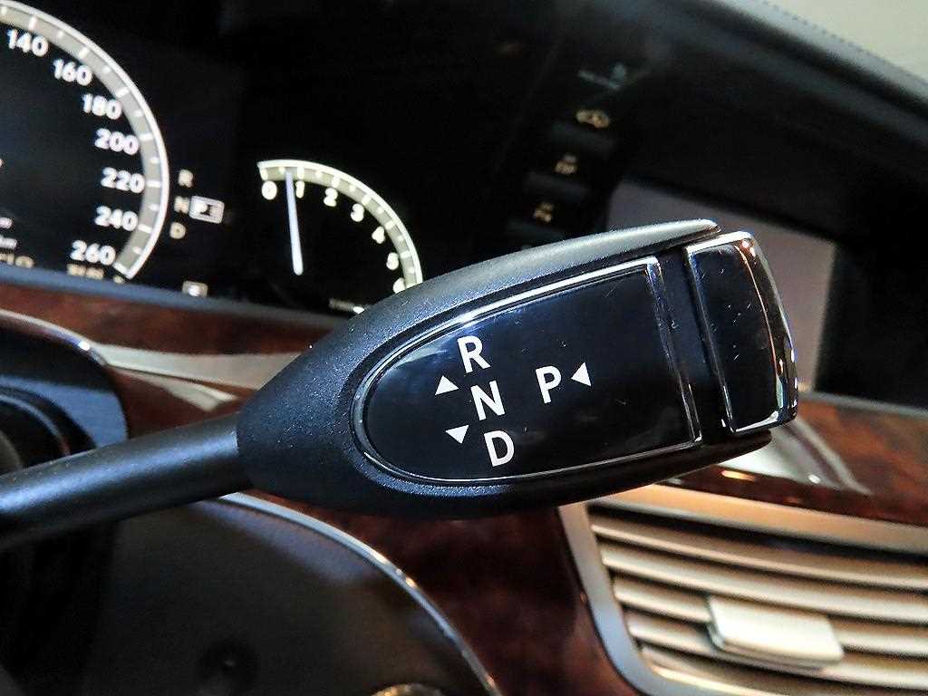 Mercedes Benz S Class - Vista 12