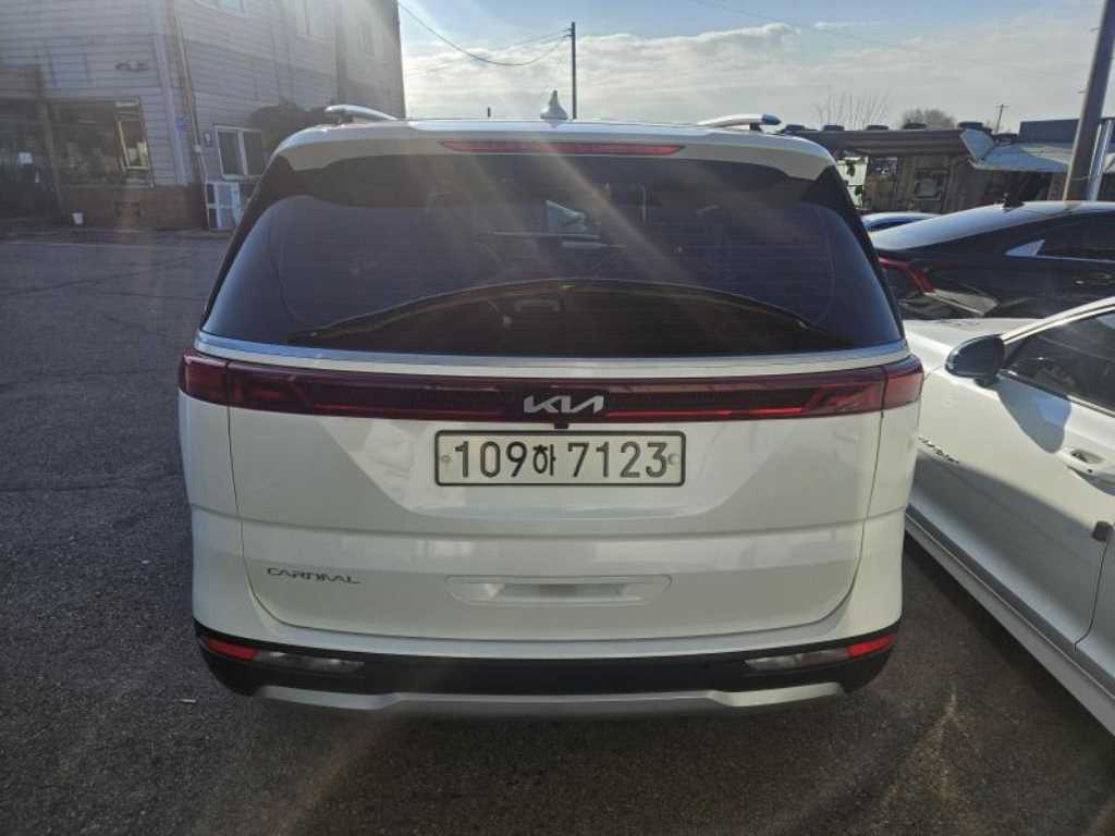 KIA Carnival - Vista 5