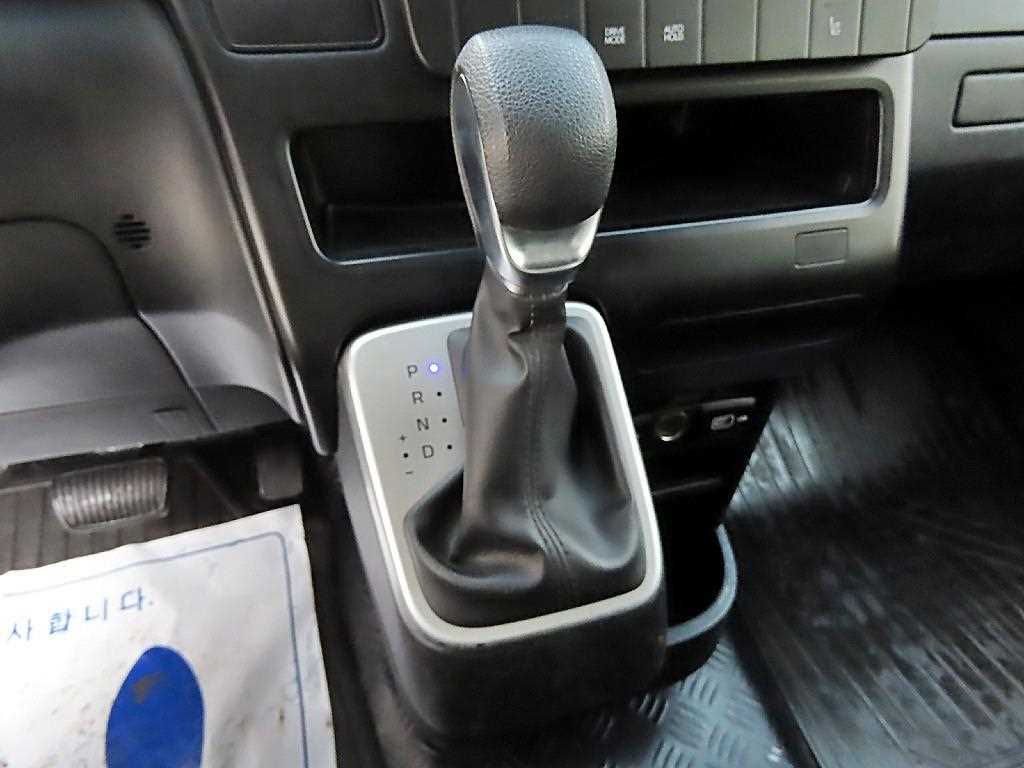 HYUNDAI Staria - Vista 11