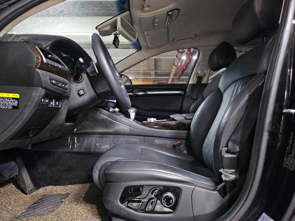 Genesis G90 - Vista 6