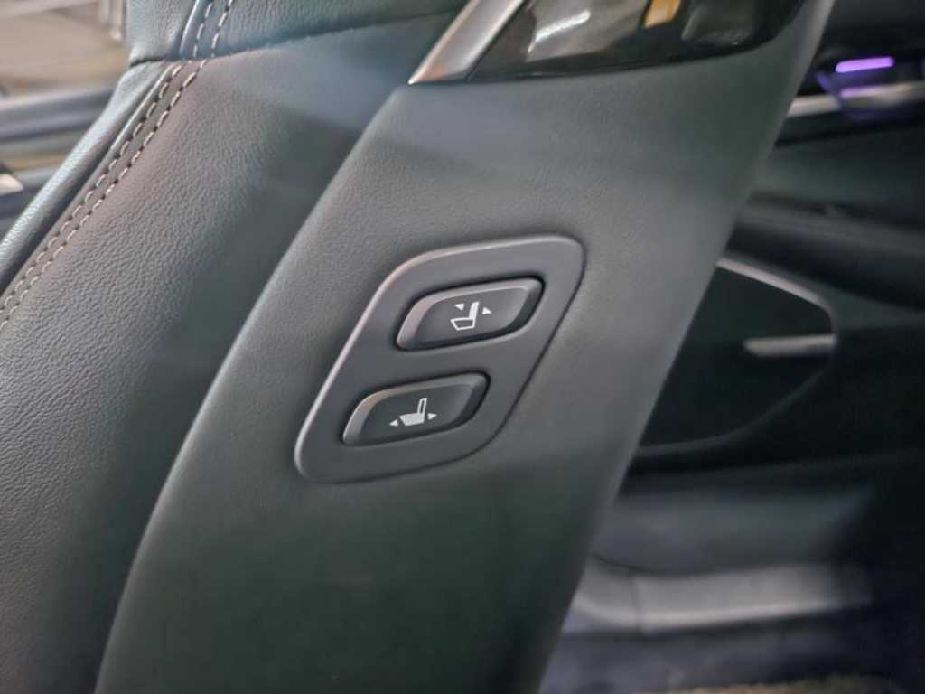 Genesis G90 - Vista 9