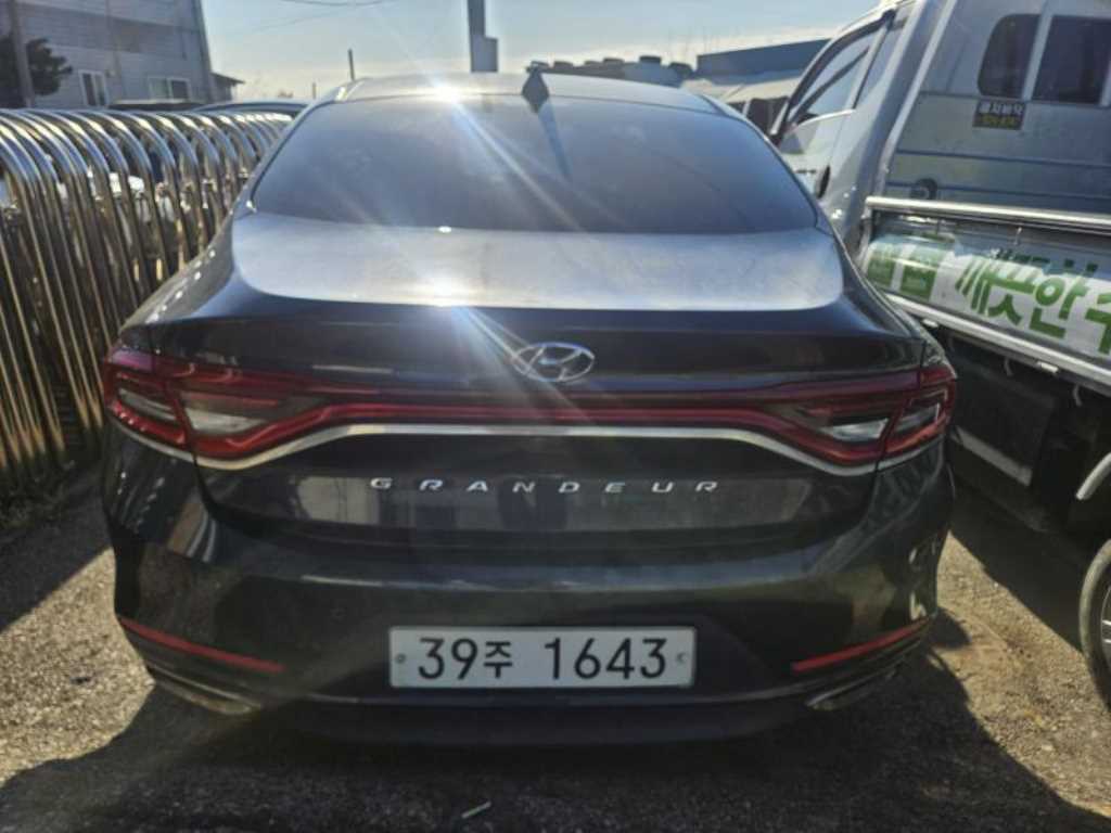 HYUNDAI Grandeur - Vista 5