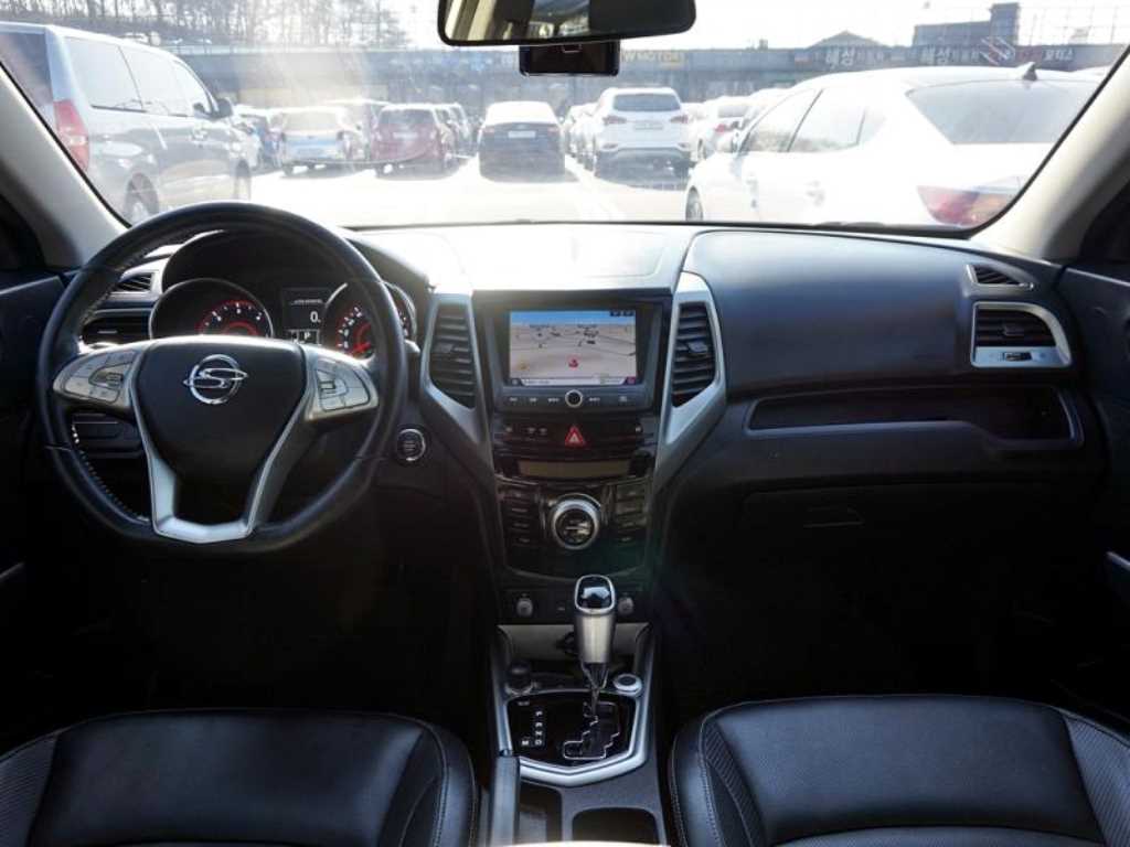 Ssangyong Tivoli - Vista 8