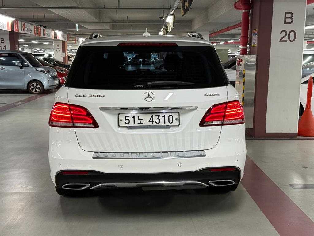 Mercedes Benz GLE Class - Vista 5