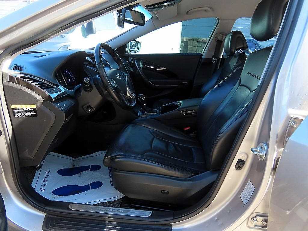 HYUNDAI Grandeur - Vista 5