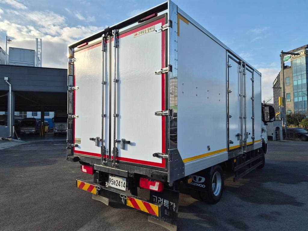 medium and large cargo truck - Vista 8