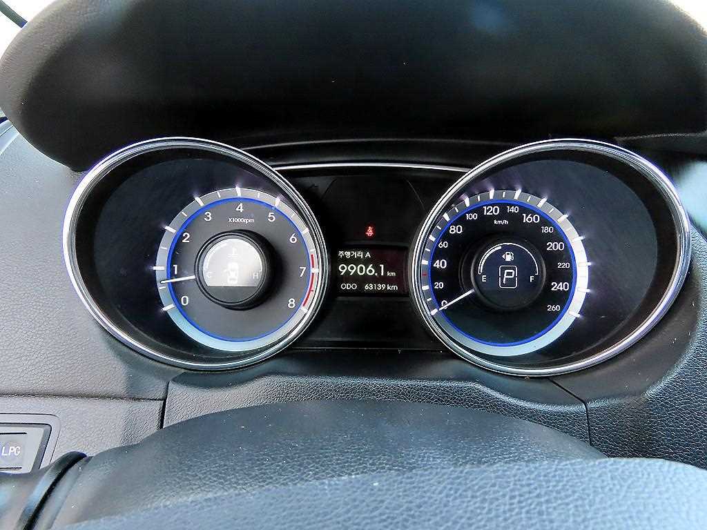 HYUNDAI Sonata - Vista 9