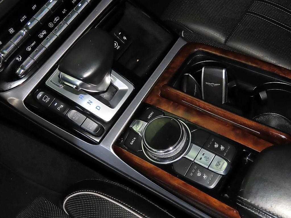 Genesis EQ900 - Vista 12