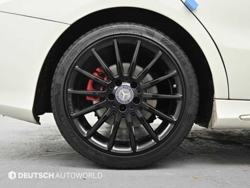 Mercedes Benz CLA Class - Vista 5