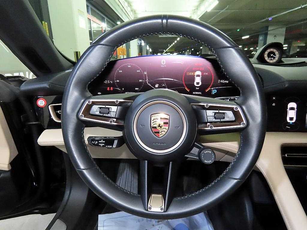 Porsche Taycan - Vista 8