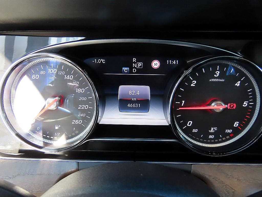 Mercedes Benz E class - Vista 9