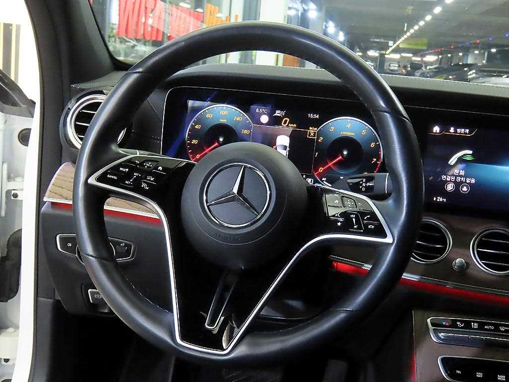 Mercedes Benz E class - Vista 8