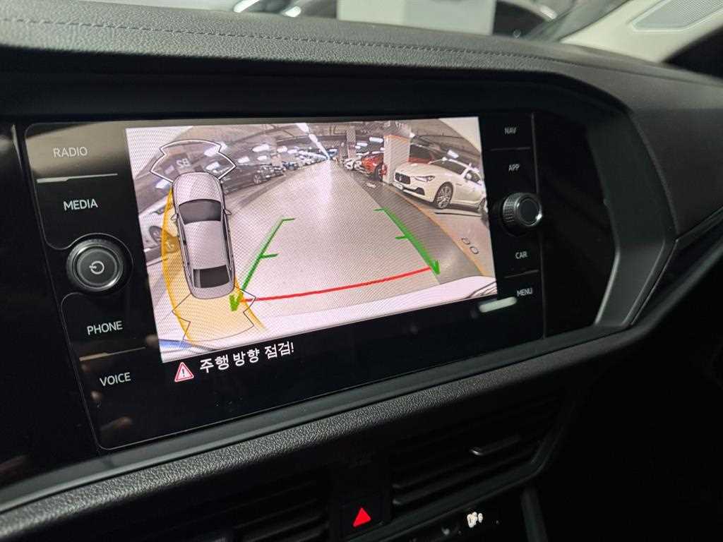 Volkswagen Jetta - Vista 11