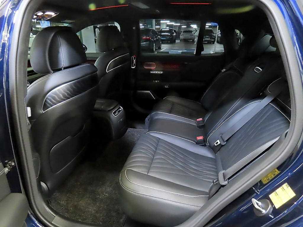 Genesis G90 - Vista 7