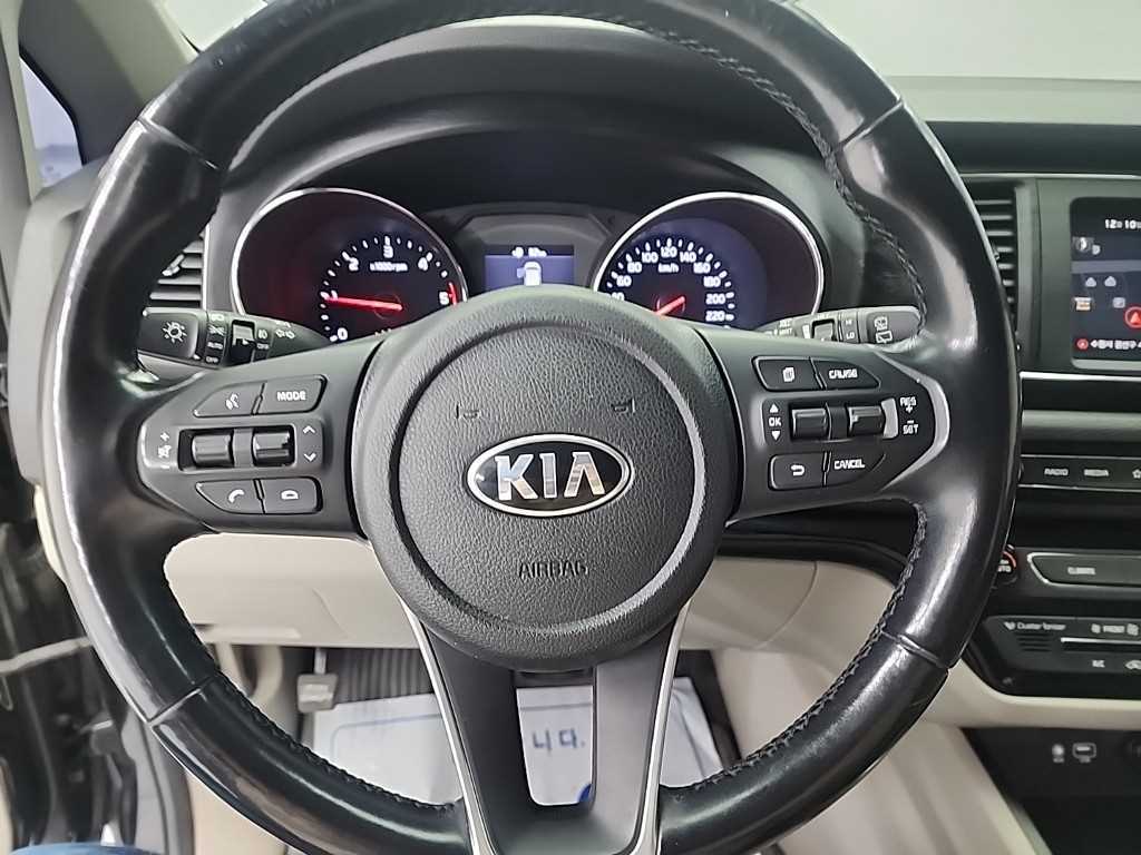 KIA Carnival - Vista 9