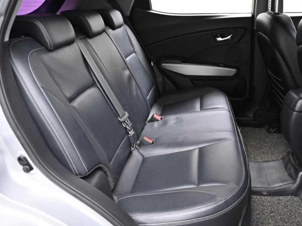 Ssangyong Tivoli 2016 Plateado - Importación desde Corea - HF Imports Iquique - Foto 13