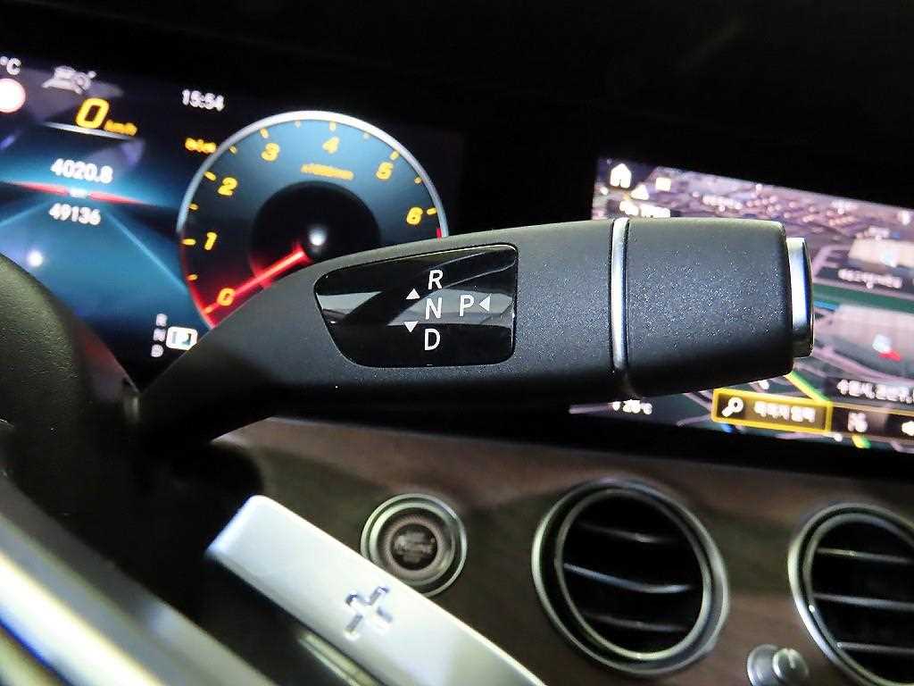 Mercedes Benz E class - Vista 12