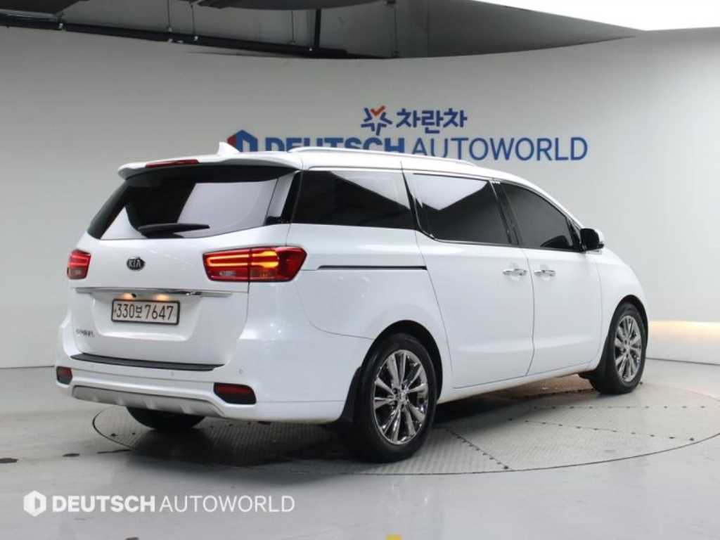 KIA Carnival - Vista 4