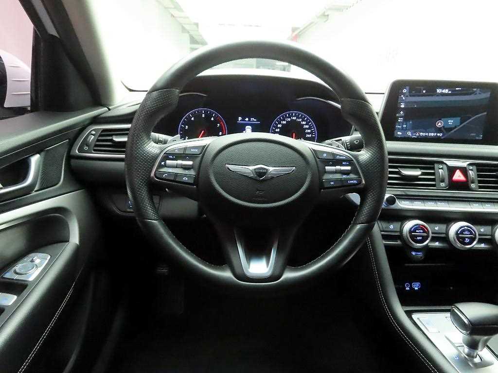 Genesis G70 - Vista 8