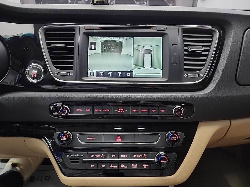 KIA Carnival - Vista 10