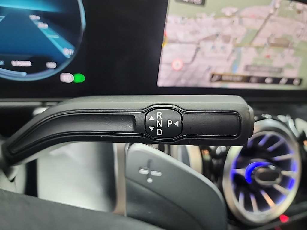 Mercedes Benz EQB - Vista 8