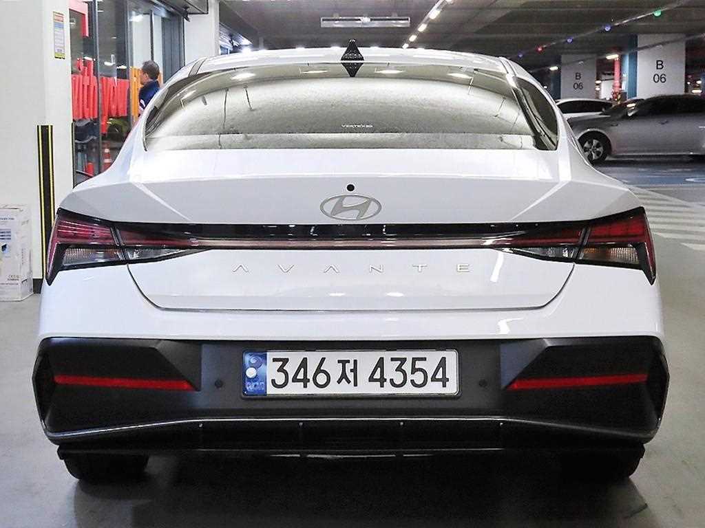 HYUNDAI Avante - Vista 5