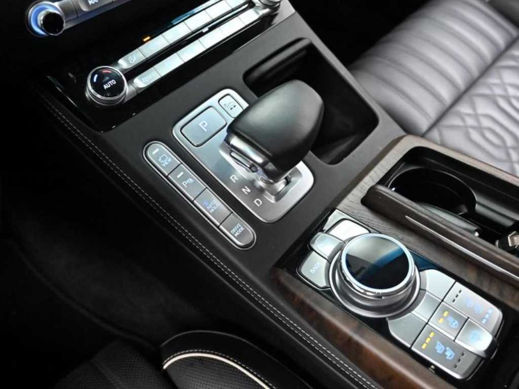 Genesis G90 - Vista 9