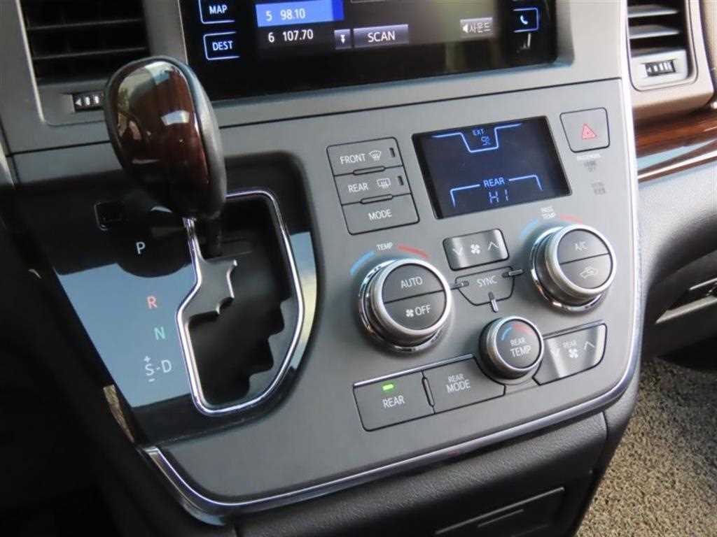 Toyota Siena - Vista 6